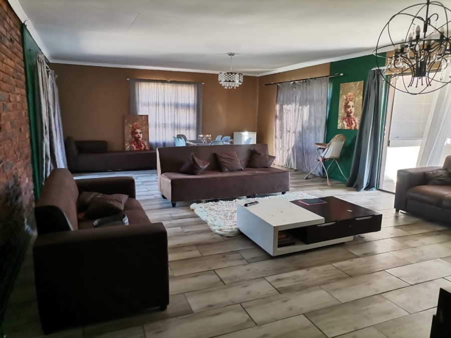 3 Bedroom Property for Sale in Lourierpark Free State